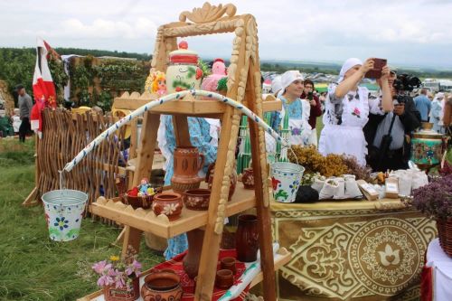 Азнакайда халыклар дуслыгы һәм милли моңнар бәйрәме - Чатыр тау җыены гөрләде