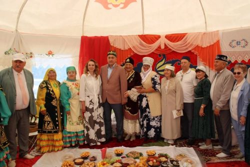 Азнакайда халыклар дуслыгы һәм милли моңнар бәйрәме - Чатыр тау җыены гөрләде