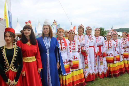 Азнакайда халыклар дуслыгы һәм милли моңнар бәйрәме - Чатыр тау җыены гөрләде