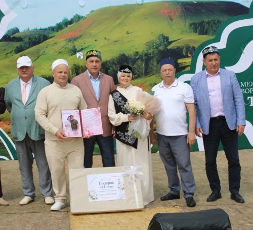 Азнакайда халыклар дуслыгы һәм милли моңнар бәйрәме - Чатыр тау җыены гөрләде