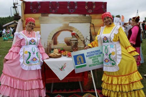 Азнакайда халыклар дуслыгы һәм милли моңнар бәйрәме - Чатыр тау җыены гөрләде