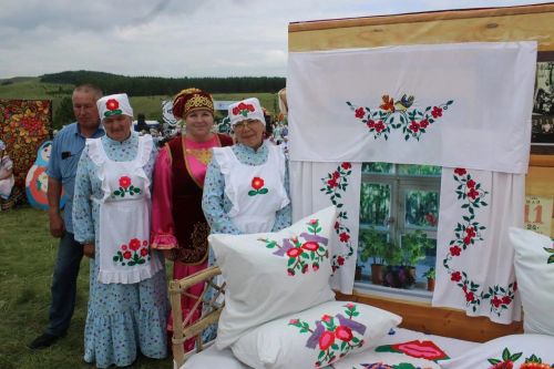 Азнакайда халыклар дуслыгы һәм милли моңнар бәйрәме - Чатыр тау җыены гөрләде