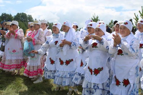 Азнакайда халыклар дуслыгы һәм милли моңнар бәйрәме - Чатыр тау җыены гөрләде