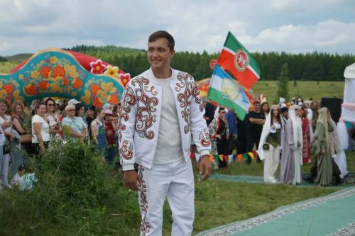 Настоящим украшением праздника Чатыр-тау стало мощное дефиле!