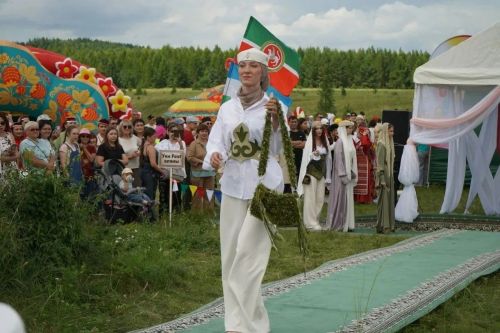 Настоящим украшением праздника Чатыр-тау стало мощное дефиле!
