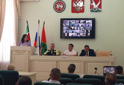 В Азнакаевском районе обсудили безопасность на дорогах