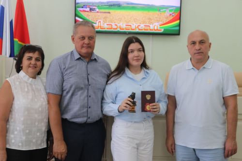 Гордость района: в Азнакаево чествовали медалистов