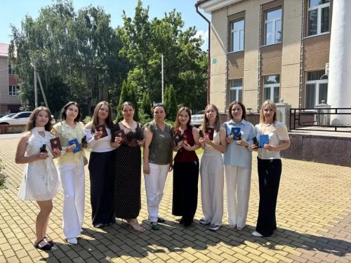 Гордость района: директор школы № 2 подвела блестящие итоги учебного года