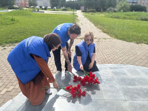 В Парке Семьи возложили цветы в память о детях Донбасса