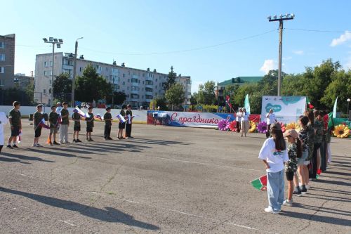 «Геройлар безнең янәшәдә»: Актүбә бистәсе яшьләре хәрби-патриотик квестта көч сынашты