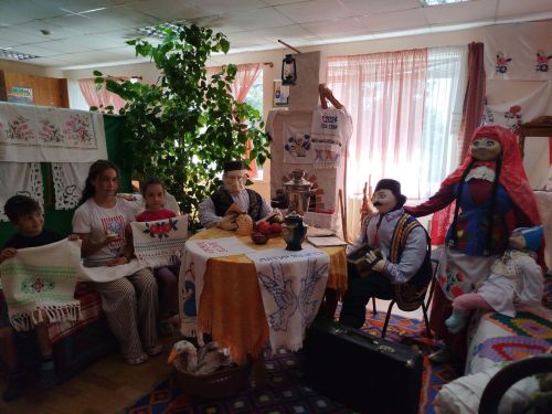 Ирекле авылы балалары җәйге лагерьда ял итә