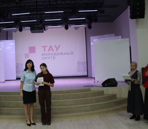 В Молодёжном центре «ТАУ» торжественно вручили паспорта юным жителям района