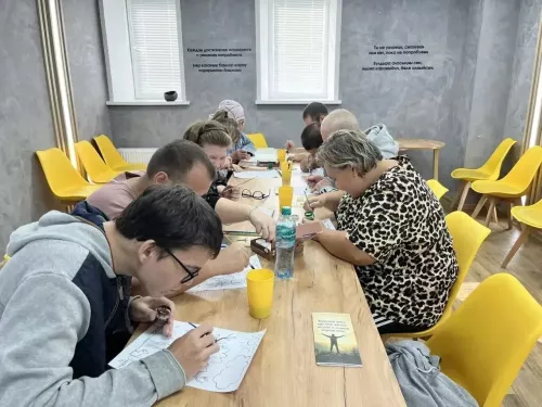Рисуем осень: творим вместе в Молодёжном центре „ТАУ“!