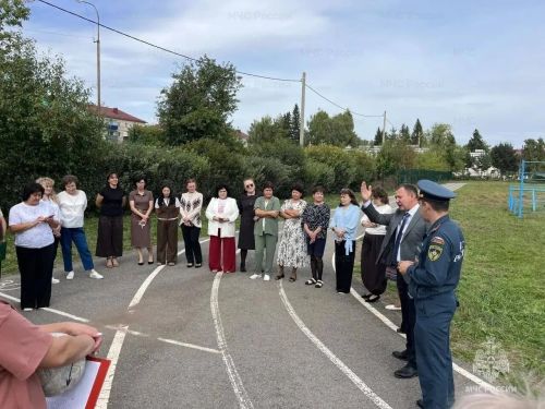 В Азнакаевском районе прошли тренировки по пожарной безопасности для школьников
