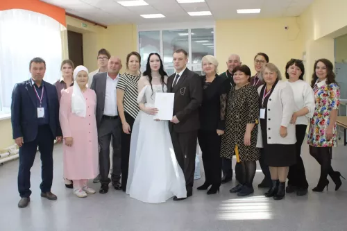 В Азнакаево молодожёны приехали на избирательный участок прямо из ЗАГСа