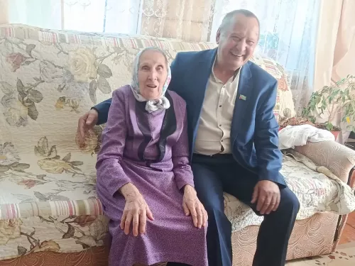 Кәкре Елга авылында Гөлсинә һәм Әмир Әхмәтовлар өйләрендә тавыш бирделәр