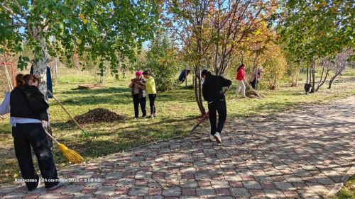 В Молодёжном парке Азнакаево прошёл субботник