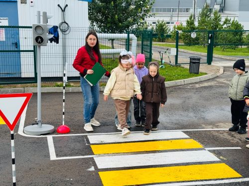 Специалисты Культурного центра организовали  мероприятие по БДД «Пешеходы на дорогах»