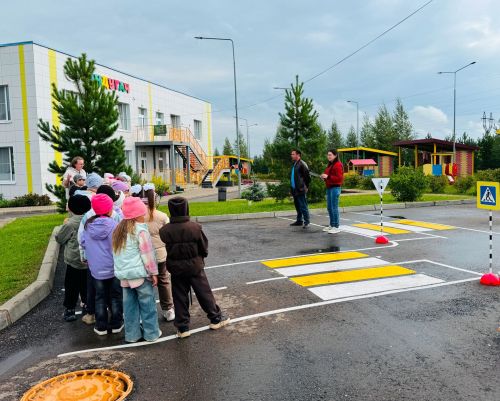Специалисты Культурного центра организовали  мероприятие по БДД «Пешеходы на дорогах»