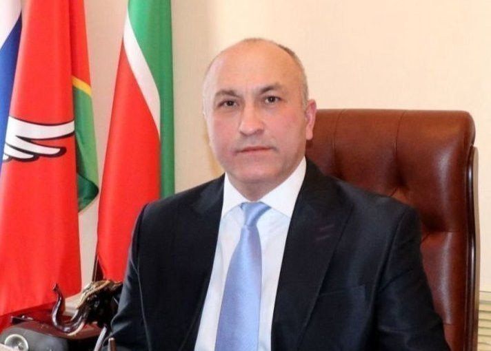 Район башлыгы азнакайлыларны Гаилә, мәхәббәт һәм тугрылык көне белән тәбрикли