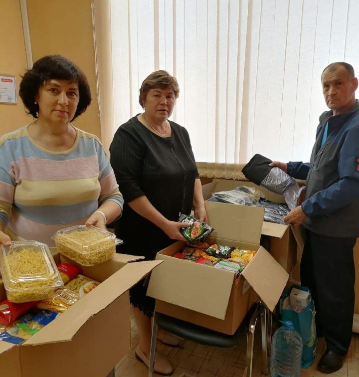 Югары Стәрле авылы халкы гуманитар ярдәм җыюда актив катнаша