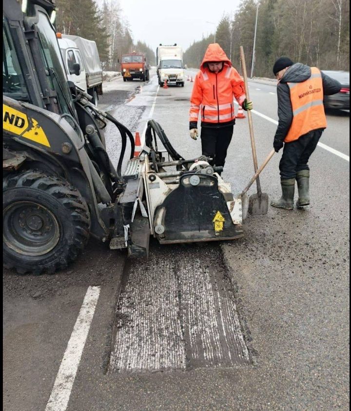 На федеральных автодорогах четырех субъектов Поволжья устраняют дефекты дорожного полотна