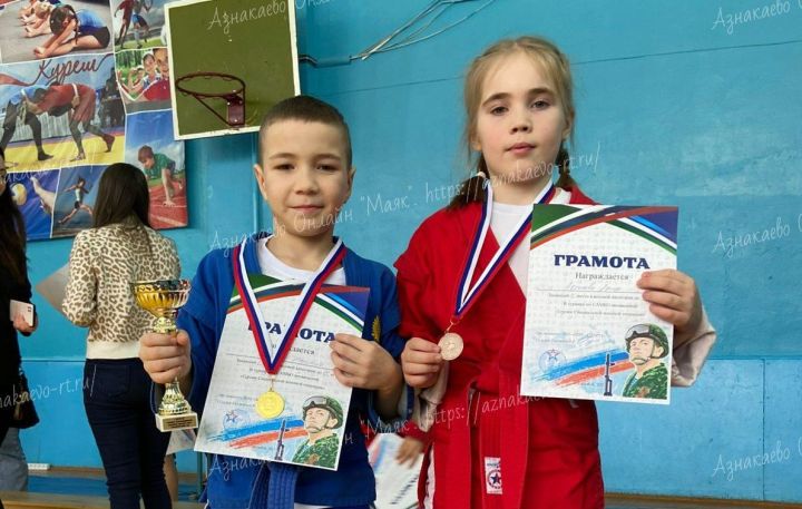 Молодые самбисты из Азнакаево завоевали призовые места на турнире в Белебее