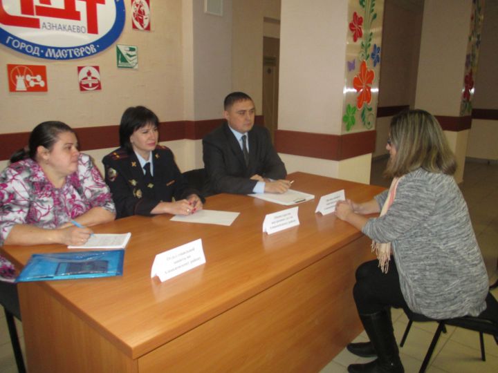 В Азнакаево прошел Всероссийский день правовой помощи детям