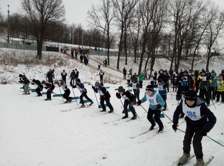 В Азнакаево открыли лыжный сезон