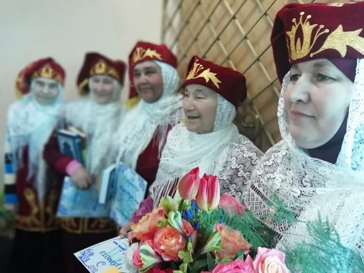 Мусульманки Азнакаево приняли участие в республиканской  викторине «Гыйлем нуры» в Лениногорске