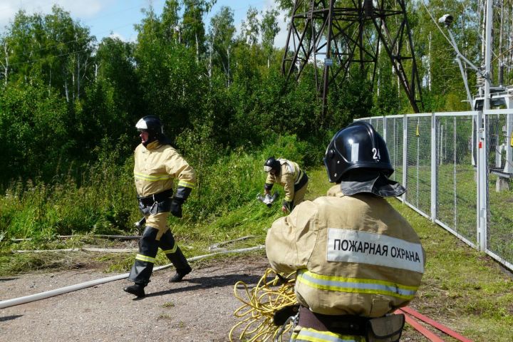 Сегодня пожарные Азнакаево отмечают свой профессиональный праздник