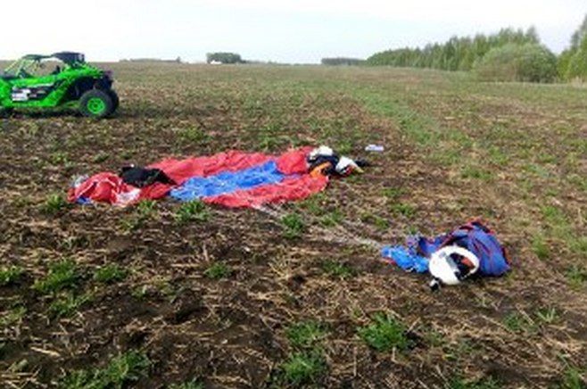 В Мензелинском районе разбились два парашютиста - ФОТО