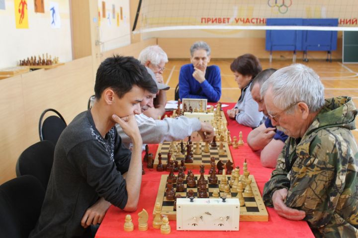 В поселке Актюбинский состоялся турнир по шахматам, шашкам и бильярду