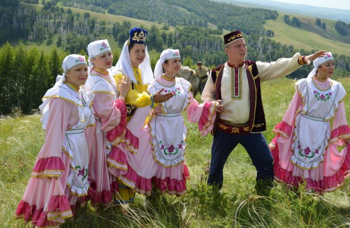 В Азнакаево стартовал VIII международный фольклорный фестиваль «Чатыр тауда жыен»