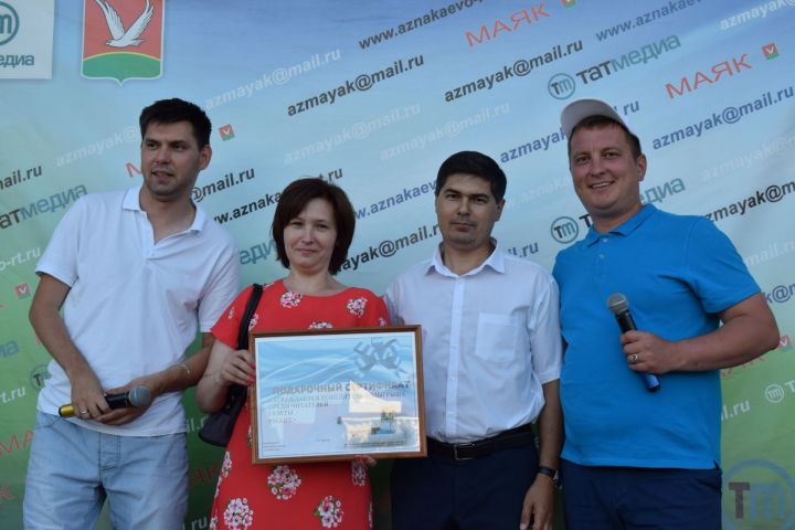 Диван от мебельного салона "АМИРХАН" выиграла многодетная семья из Азнакаево
