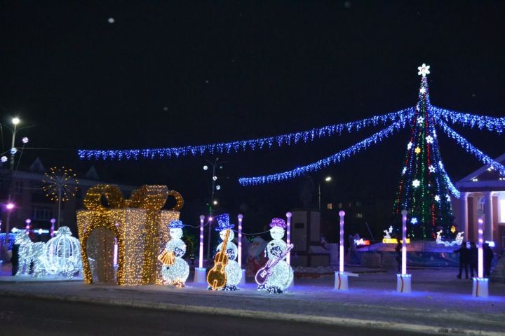 Жителей Азнакаево ждут веселые представления у новогодних елок - ПОЛНАЯ АФИША