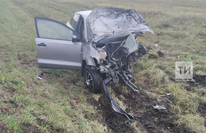 В Татарстане водитель легкового авто погиб, вылетев в лоб встречной фуре (ФОТО+ВИДЕО)