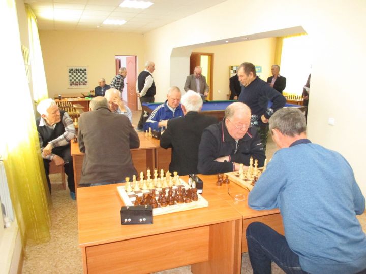 Азнакай ветераннары шахмат ярышында сынатмадылар