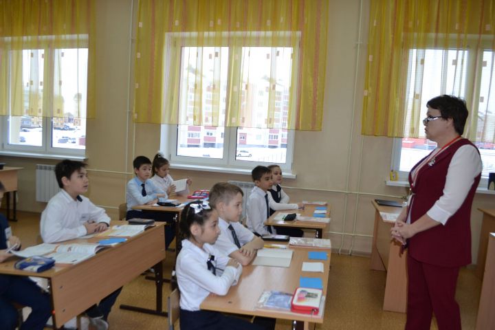 Как российским педагогам получить выплату в миллион рублей