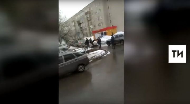 Возле здания ОМВД Нижнекамска преступник смертельно ранил ножом полицейского