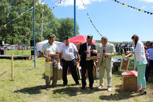 Активным какре-елгинцам ДОСААФ вручил подарки