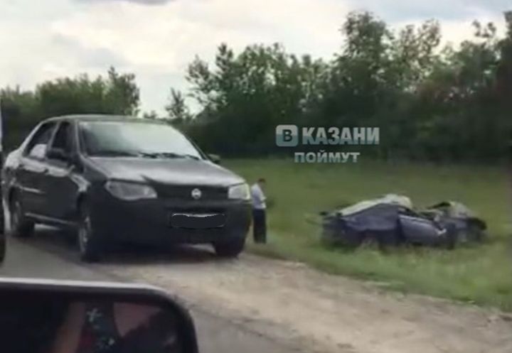 В Лаишевском районе РТ в вылетевшей с дороги машине погибли женщина и пятимесячный малыш