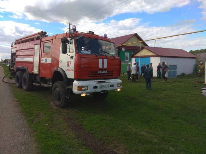 &nbsp;В Азнакаевском районе сгорел дом (ФОТО,ВИДЕО)