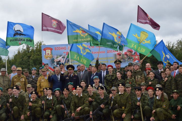 Азнакайда һава-десант гаскәрләрендә хезмәт иткән ир-егетләр ВДВ гаскәрләре көнен билгеләп үтте (ФОТОРЕПОРТАЖ)