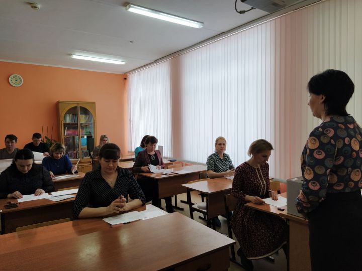 В Азнакаево прошла акция «Единый день сдачи ЕГЭ родителями»