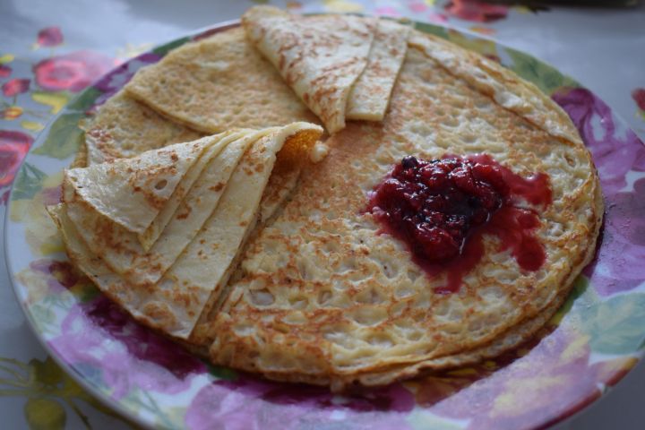 Масленичная неделя в Азнакаево: легкий рецепт блинчиков от Зульфии Шариповой