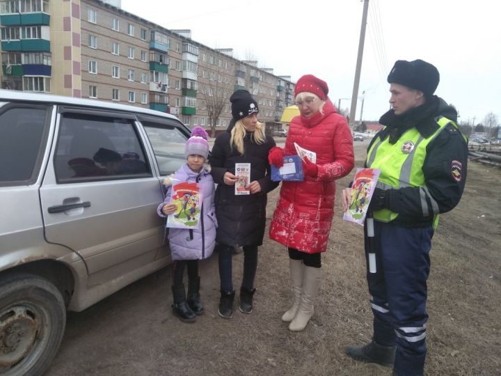 В Азнакаево прошла акция «Ребенок – главный пассажир!»