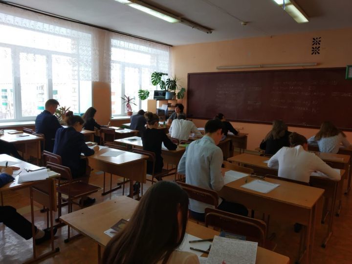 Азнакаевских выпускников ждут экзамены