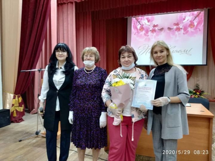 Профактиву ЦДТ города Азнакаево вручили Почетные грамоты