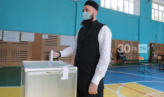 Камиль хазрат Самигуллин проголосовал по внесению поправок в Конституцию